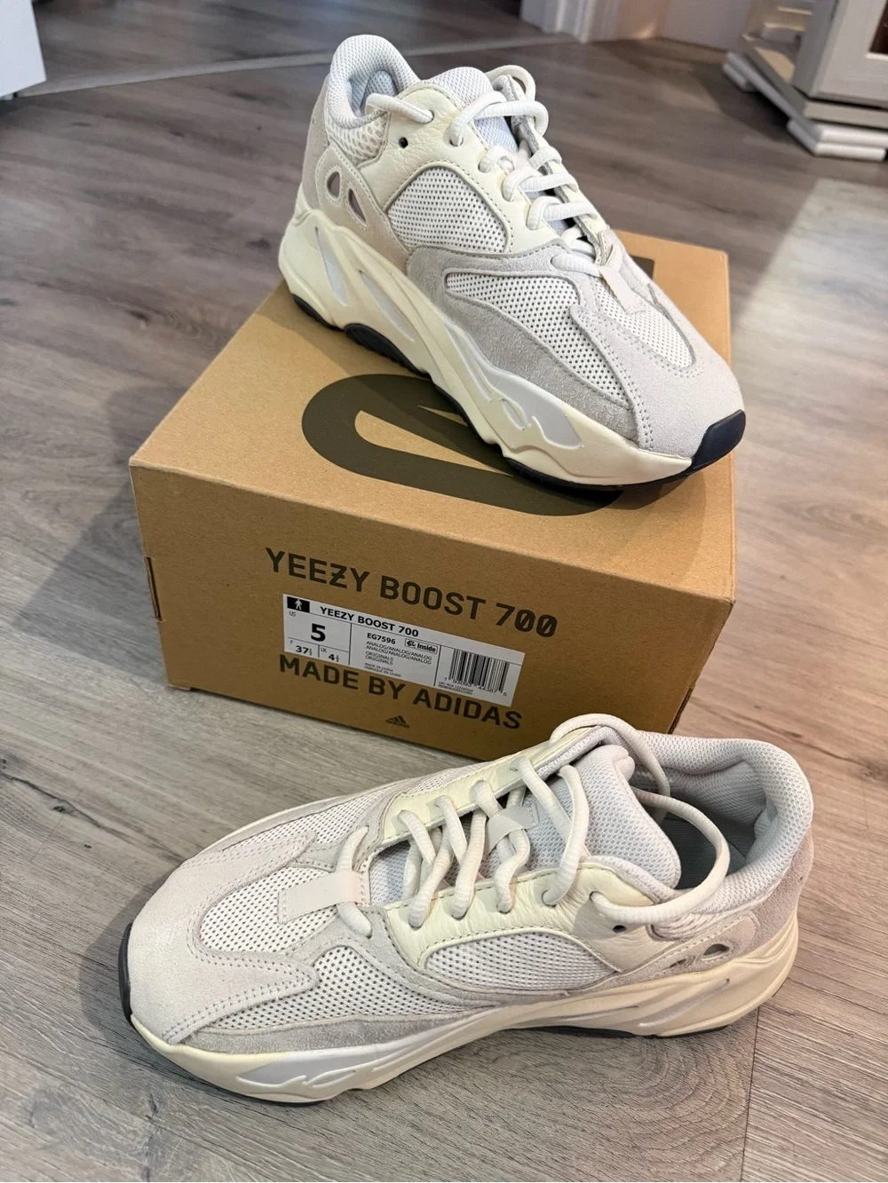 YEEZY BOOST 700 ANALOG 5